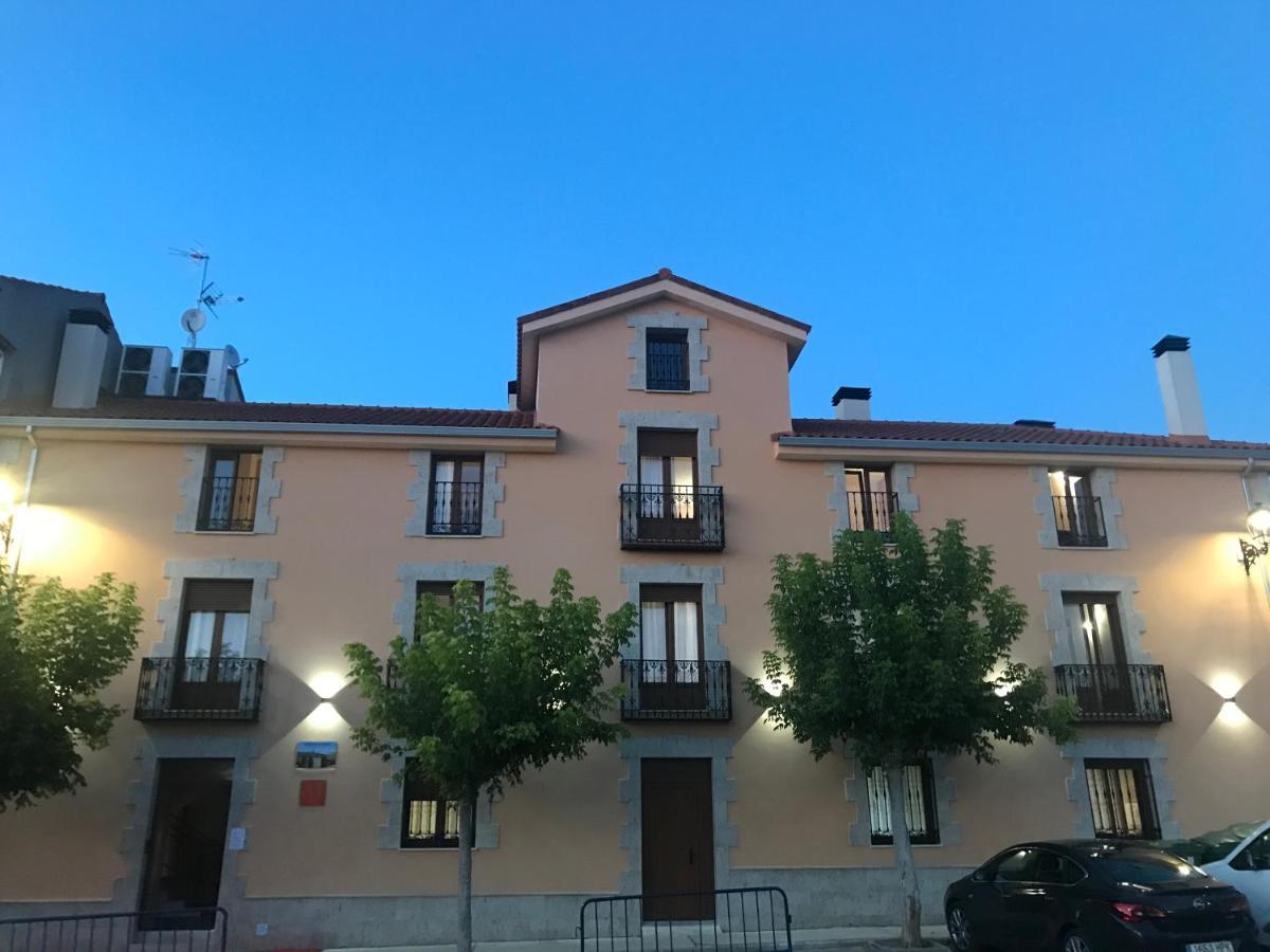 Apartamentos Turisticos Escorraladas Baltanás Exterior foto
